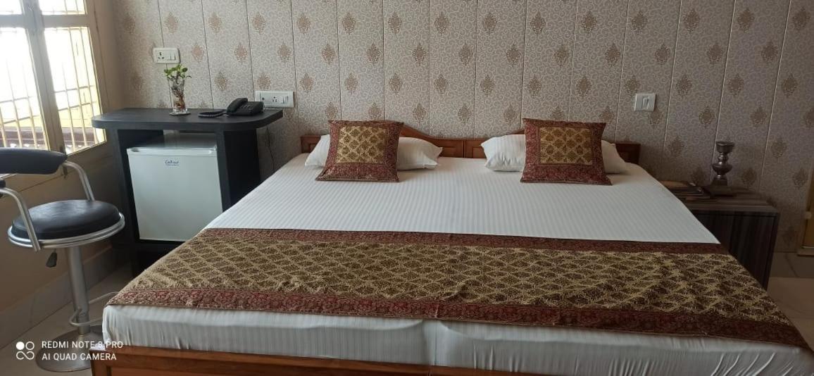 Shiva Ganges View Guest House Bénarès Extérieur photo