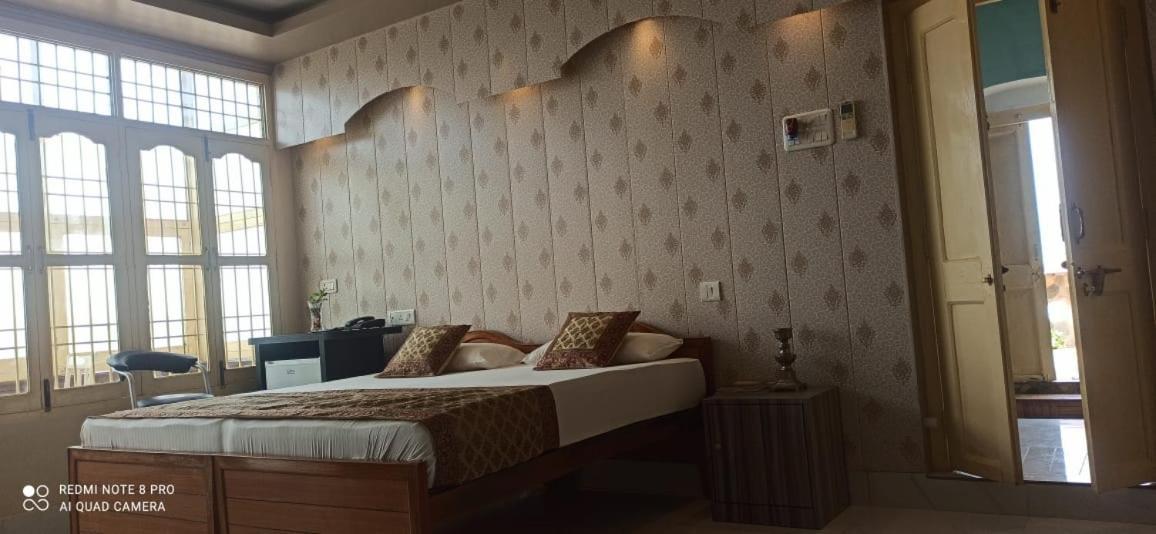 Shiva Ganges View Guest House Bénarès Extérieur photo