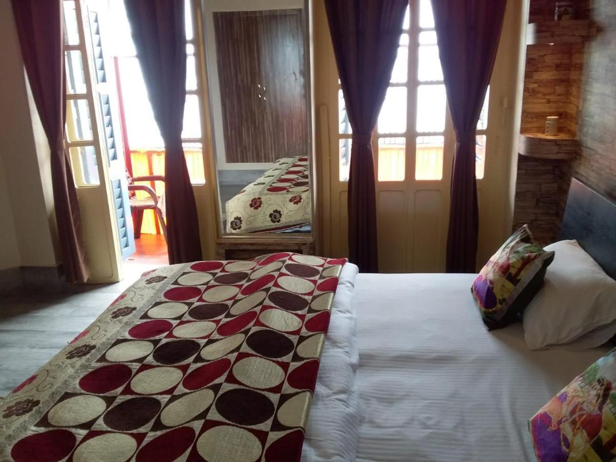 Shiva Ganges View Guest House Bénarès Extérieur photo